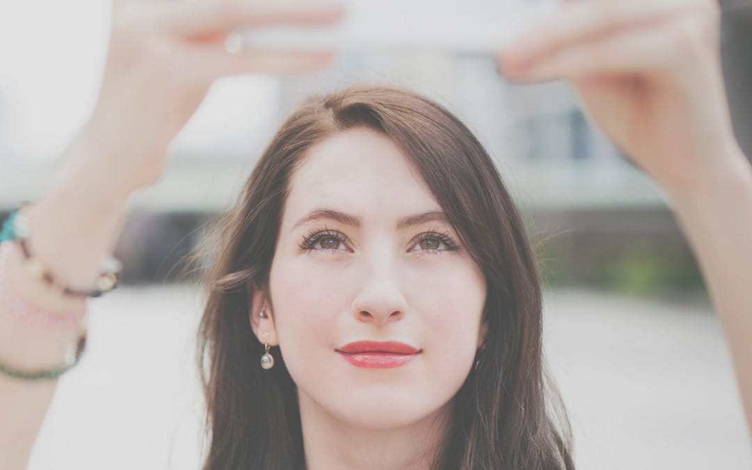 Le Perfectionnisme, les Réseaux Sociaux et l’Image de Soi